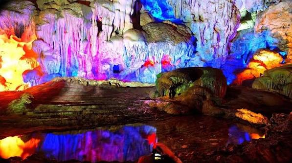 Thien Cung Cave, Ha Long Bay, Vietnam